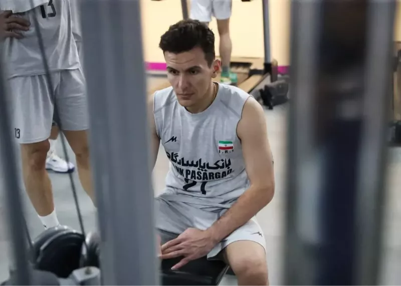 مجبورم امیرحسین اسفندیار را تحمل کنم!