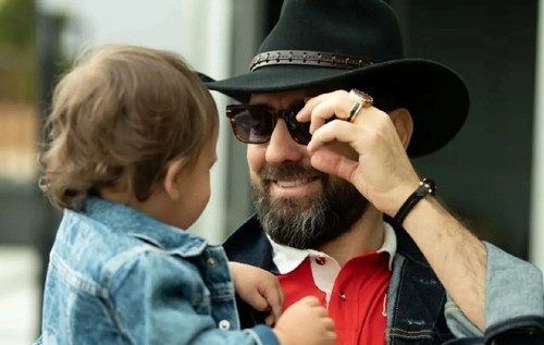 نگاهی به ستاره‌هایی که حتی یکبار هم چهره فرزندشان را نشان نداده‌اند؛ بچه‌هایی که همیشه پشت فیلتر، ایموجی و سایه مانده‌اند!+عکس