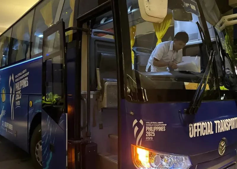 رونمایی از اتوبوس تیم ملی ایران در مانیل(عکس)