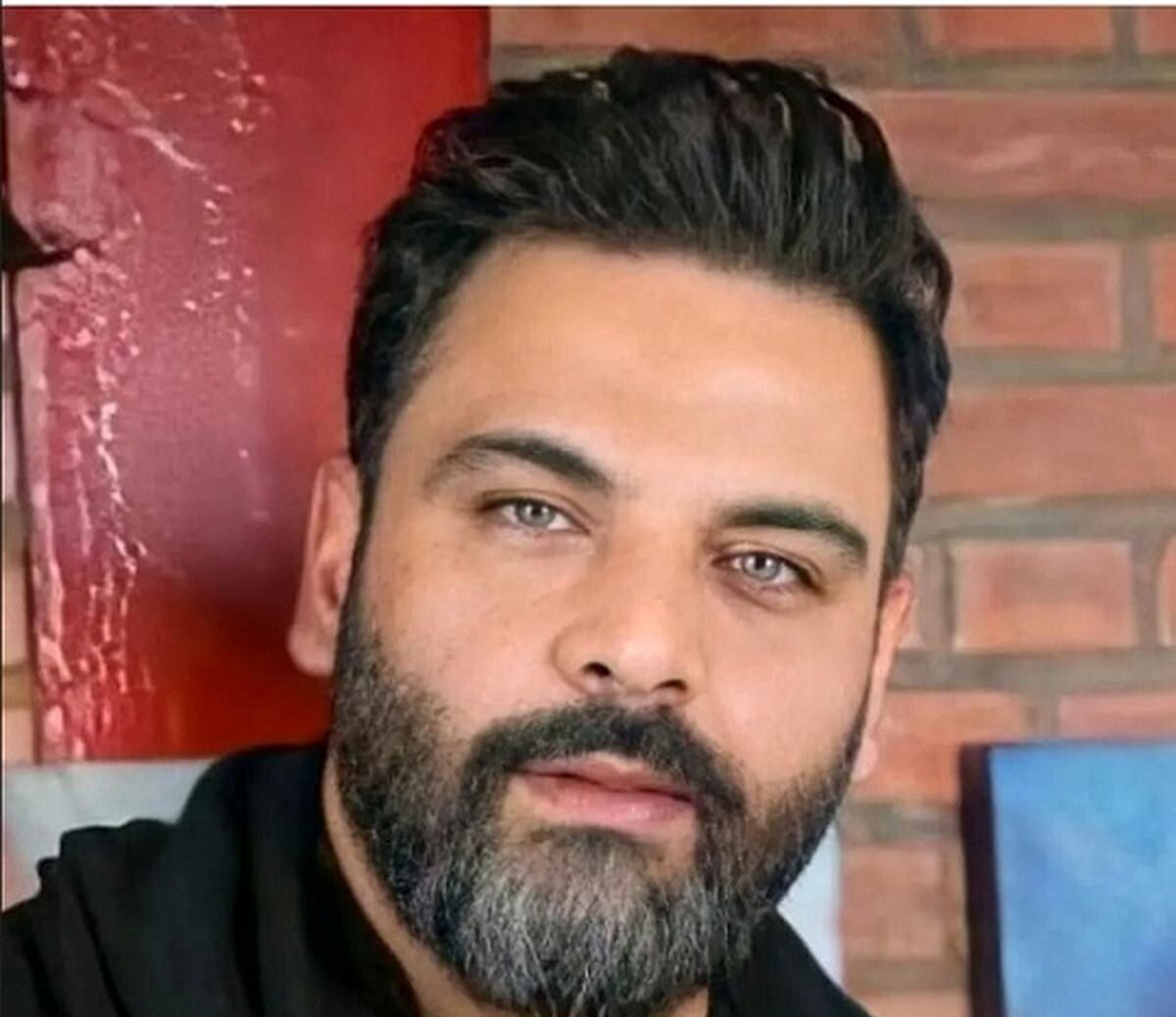 شال سیاه احسان علیخانی مخصوص ایام محرم و عدس پلوی مجلسی نذری مجری پرانرژی برای امام حسین(ع)+عکس