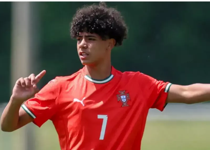 فشار بی‌اندازه رونالدو جونیور روی پسر رونی!