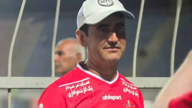 پیراهن پرسپولیس بر تن هوادار تاجیکی! (عکس)