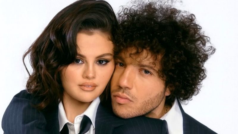 نگاهی به چیدمان شاهانه و مجلل قصر «بنی بلانکو» همسر موزیسین تازه عروس هالیوود «سلنا گومز»/ با سوپرایز ویژه فرش های اصیل ایرانی و نقوش برجسته فرش حتی روی مبلمان