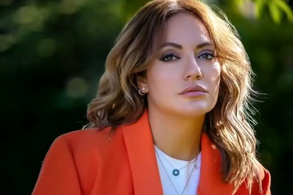 بیوگرافی مهناز افشار مجری برنامه زن روز؛ از شباهت به گوگوش تا ازدواج با یاسین رامین و تولد دخترش+عکس‌های خصوصی