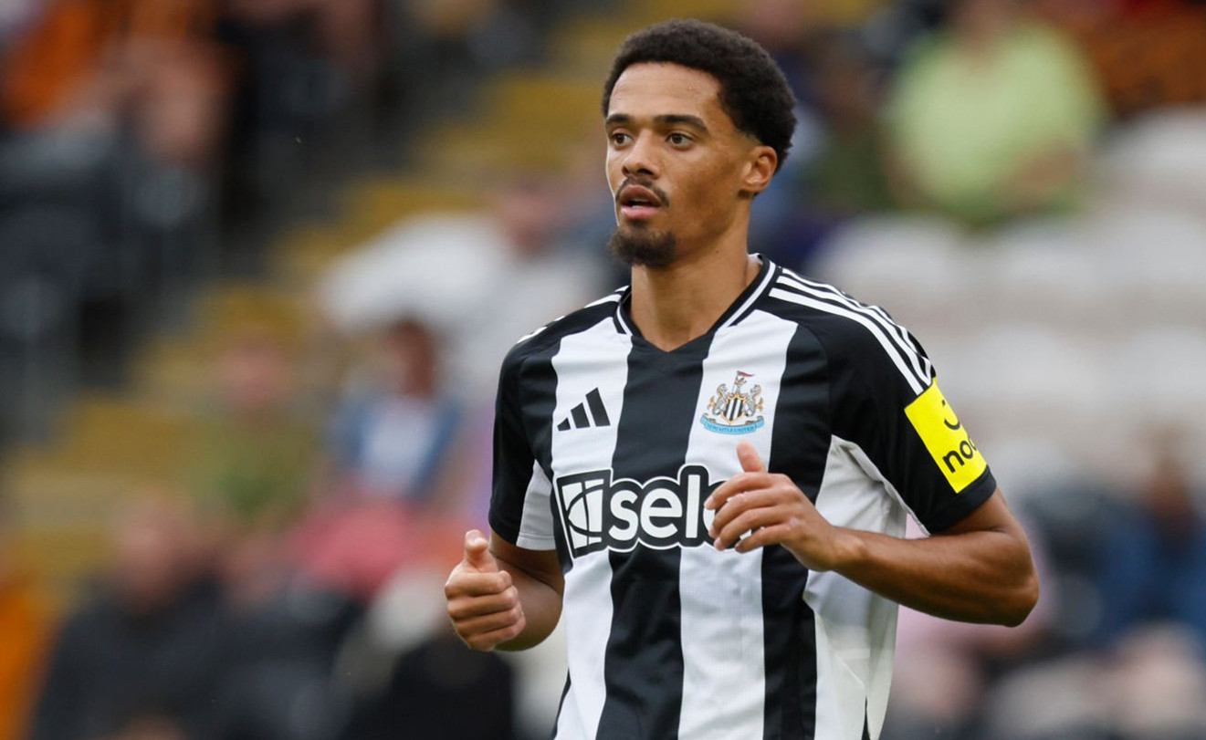 مدافع سابق نیوکاسل در آستانه امضای قرارداد با پرسپولیس!