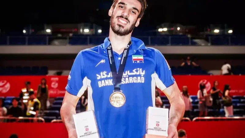 ارزشمندترین بازیکن جهان کنار جام خوابید!(عکس)