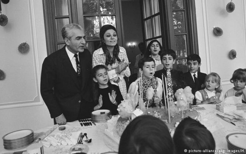 قاب تاریخ| «محمدرضا پهلوی و خانواده اش» در پاناما بعد از سقوط /  سال 1358