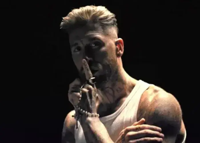 راموس آهنگ خواند چون ورشکست شده!