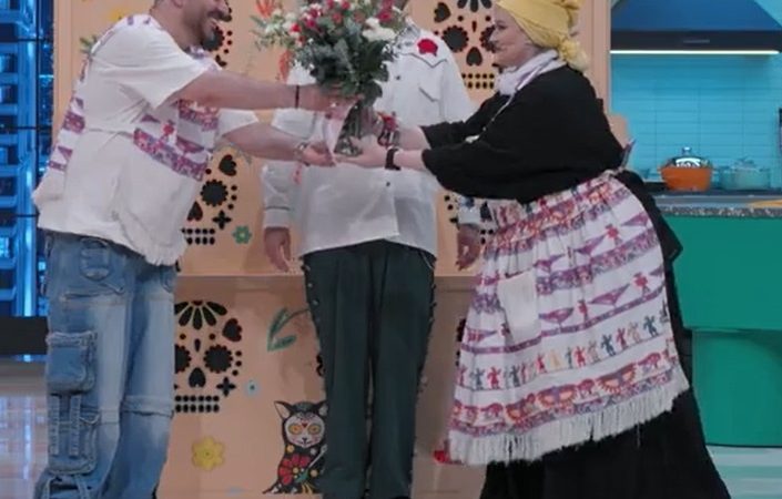 بهرنگ علوی چشم احسان علیخانی رو دور دید و به نعیمه نظام دوست با گل ابراز علاقه کرد/ حالا هردوتون بیاین خواستگاری ببینیم چی میشه؟