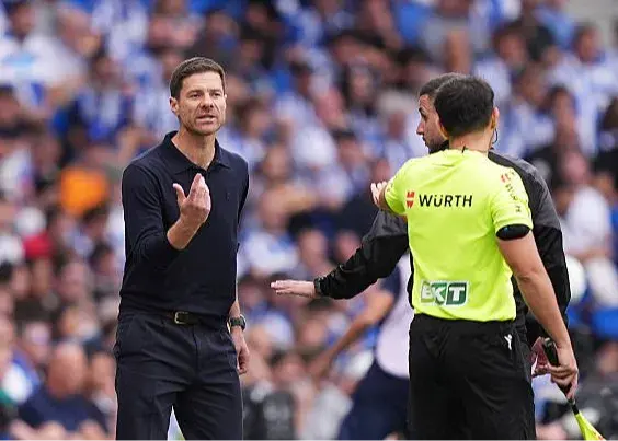 ژابی: هویسن می‌توانست خطا نکند اما قرمز نداشت