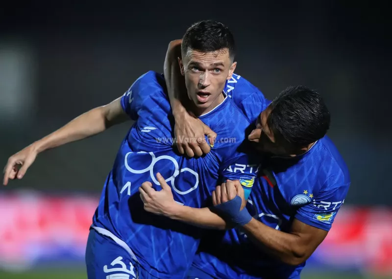 آسانی مرد اول آقای گلی لیگ!