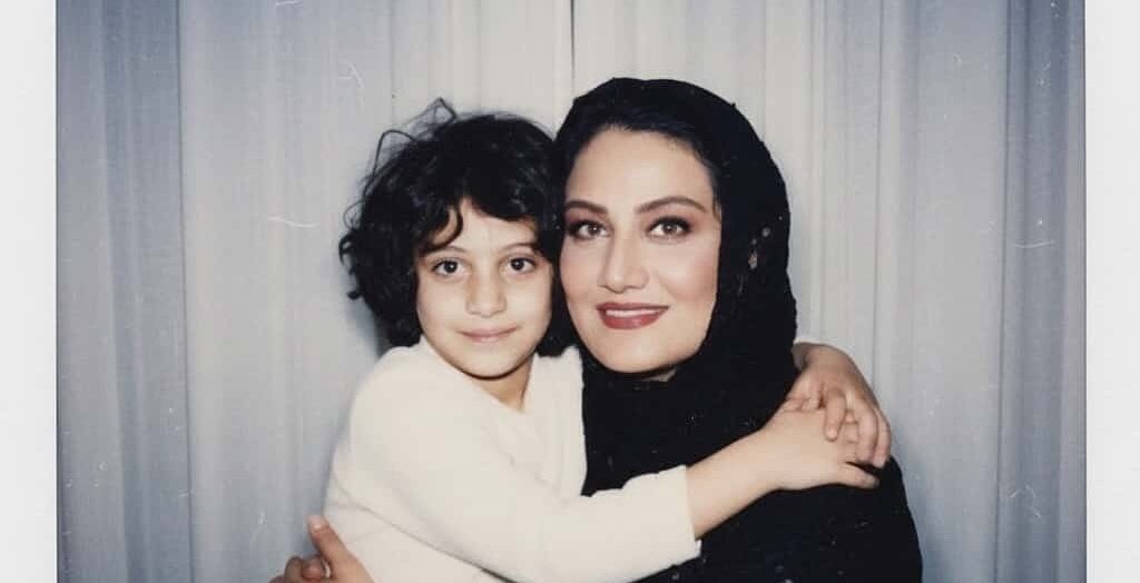 ترند نوستالژیک با چاشنی هوش مصنوعی؛ وقتی  چهره‌های مشهور، نسخهٔ بچگی‌شان را در آغوش می‌گیرند!+عکس/ قلبم اکلیلی شد😍