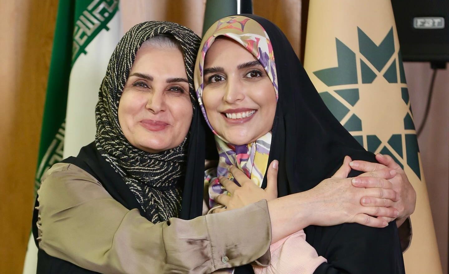 نگاه روز | مژده لواسانی، رویا وحدتی، مرجان سلحشوری و آرمین زارعی (۲afm)