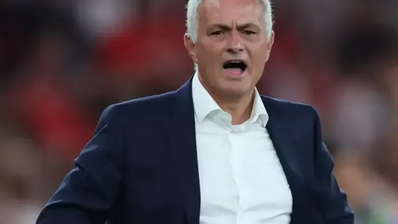 مورینیو: اهمیتی به واکنش هواداران چلسی نمی‌دهم