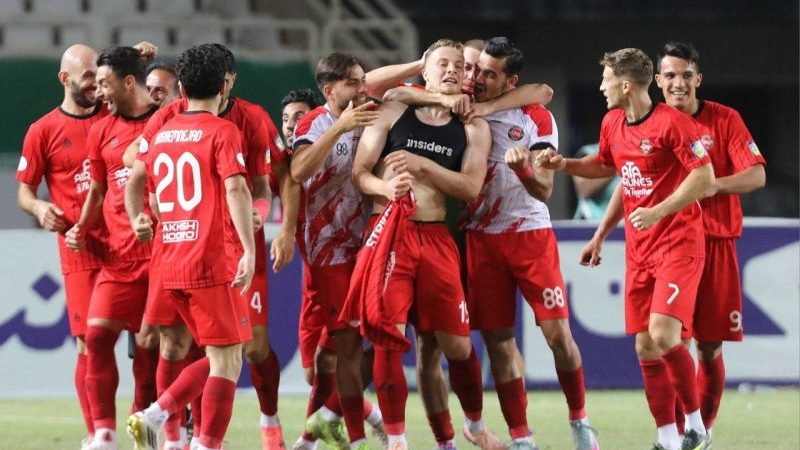 شباب‌الاهلی هوادارانش را برای تراکتور فراخواند