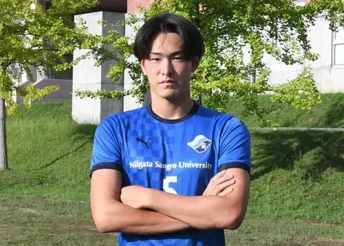 بلندترین بازیکن فوتبال ژاپن در دانشگاه ساخته شد!