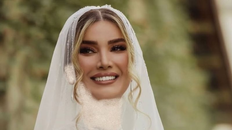 اولین عکس‌ خانوادگی متین ستوده پس از ازدواج با کامران تفتی منتشر شد/  پدر، کارمند بازنشسته صدا و سیما و مادر،معلم