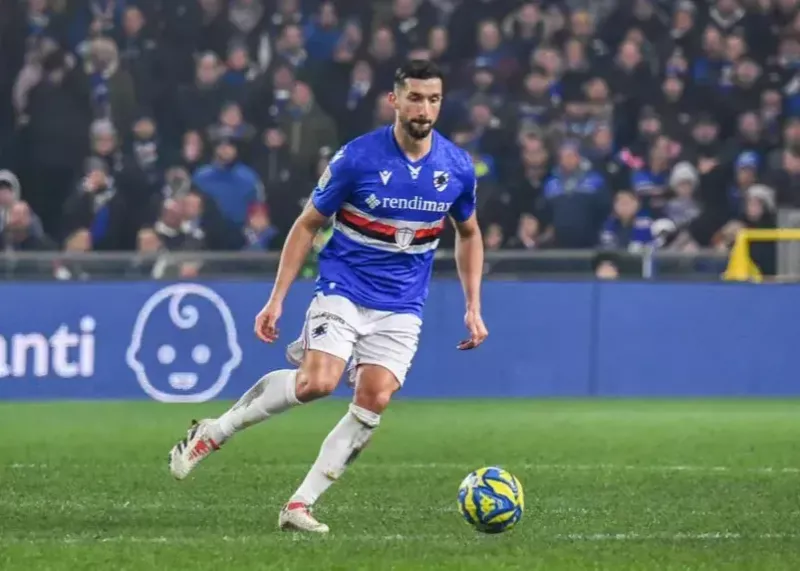 بازیکن ایتالیایی جان یک گردشگر زخمی را نجات داد