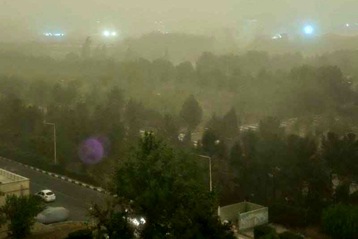 بارش باران و وزش باد شدید در این مناطق کشور/ هوا در ارتفاعات سرد و مه‌آلود است