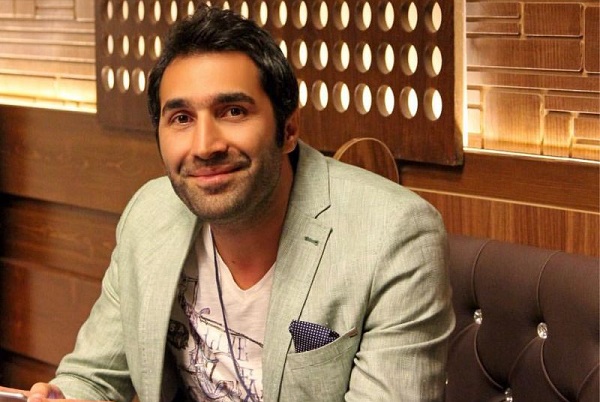 تقلید صدای بامزه حسن معجونی توسط هادی کاظمی