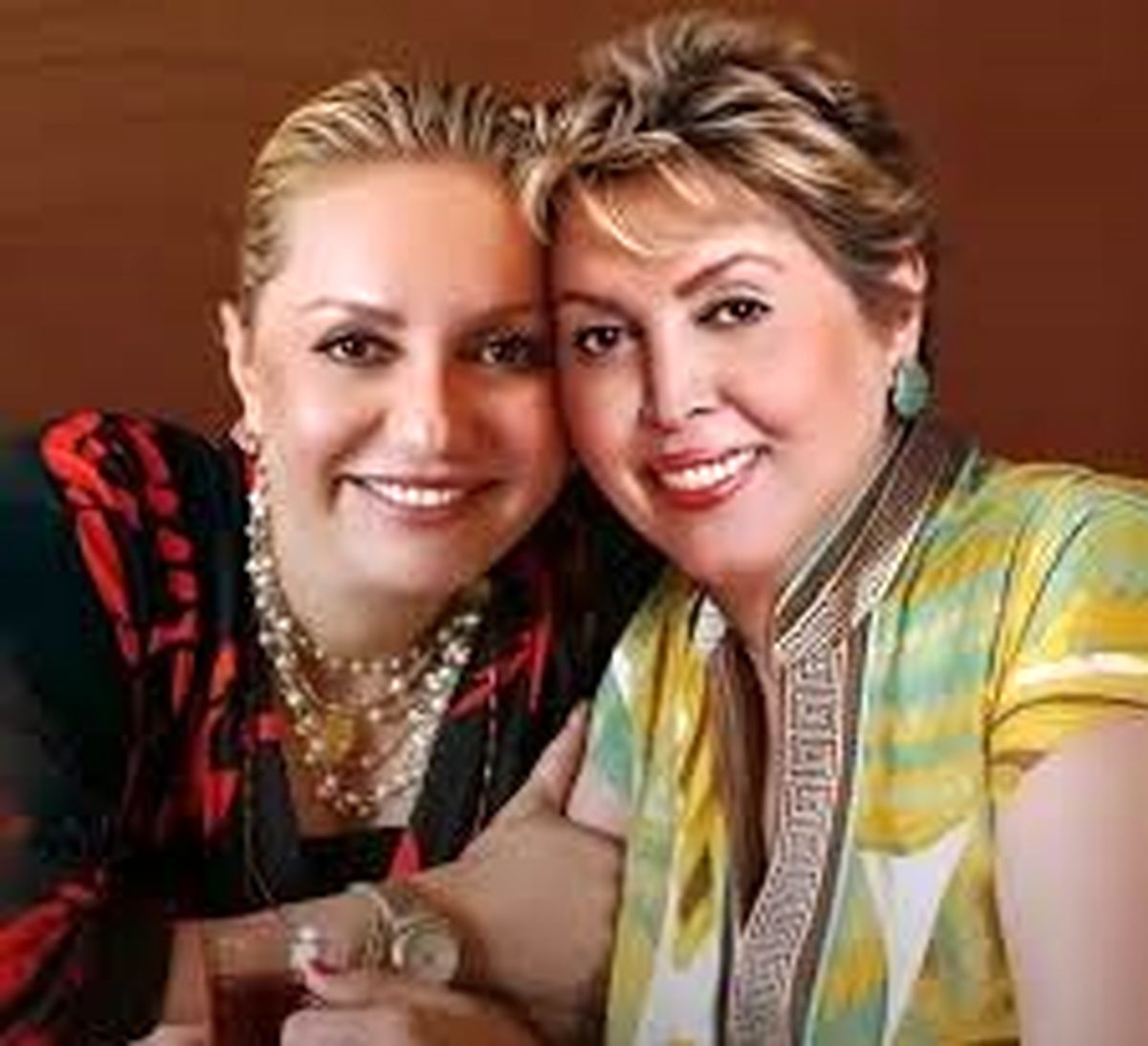 قاب تاریخ | گوگوش و مهستی به همراه فرزندانشان کامبیز و سحر