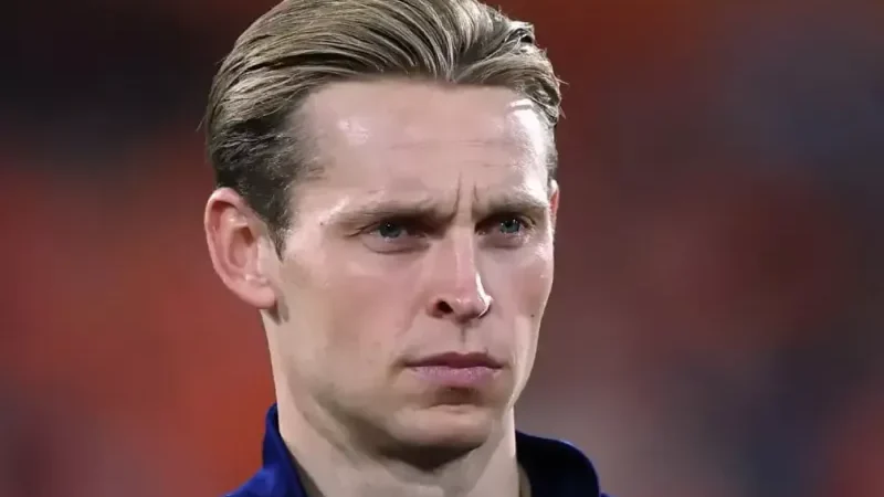 دی‌یونگ مثل پستچی‌ها فوتبال بازی می‌کند