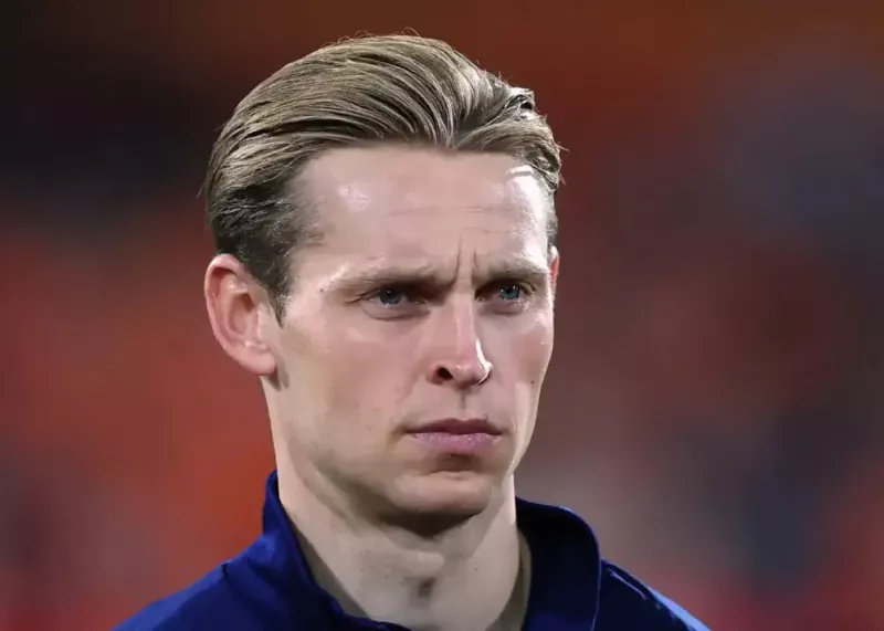 دی‌یونگ مثل پستچی‌ها فوتبال بازی می‌کند