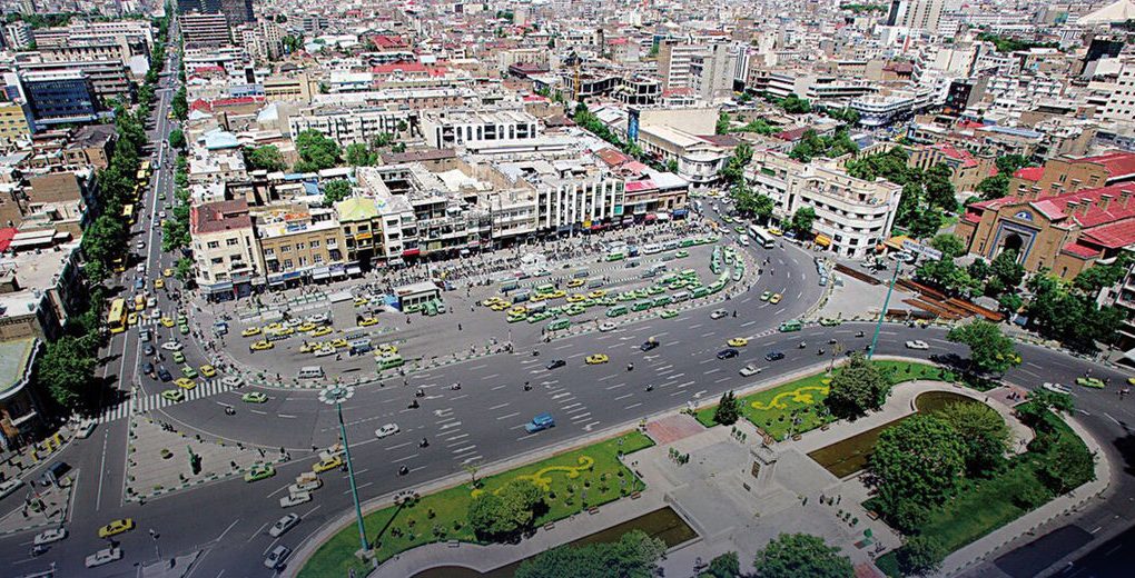 سفر در زمان؛ منظرۀ خاکی و خلوت میدان توپخانۀ تهران ۱۴۰ سال پیش و در دوران قاجار