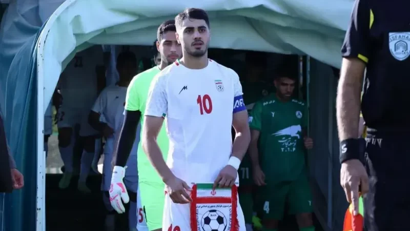 مهاجم استقلال دوباره کاپیتان شد (عکس)