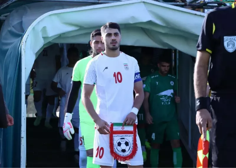 مهاجم استقلال دوباره کاپیتان شد (عکس)