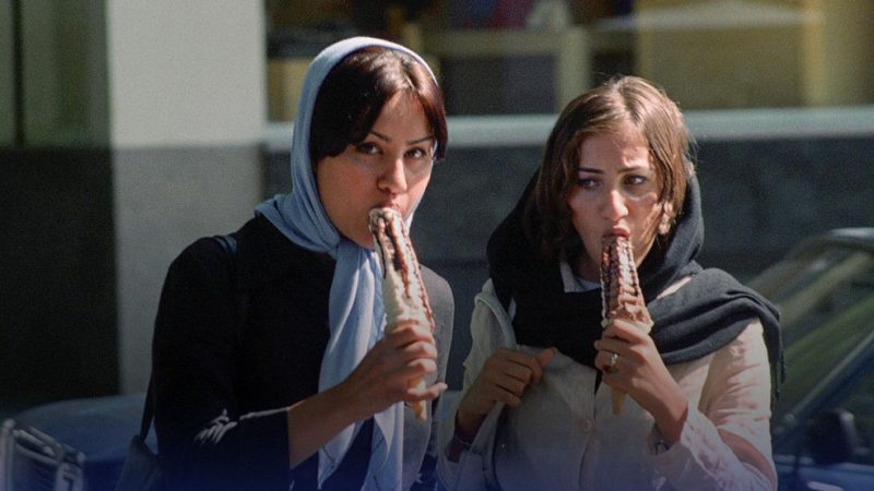 قاب تاریخ| بستنی خوردن تهرانی‌ها، عکس یادگاری زنان قجری و نگاه عاشقانه اردشیر به الیزابت