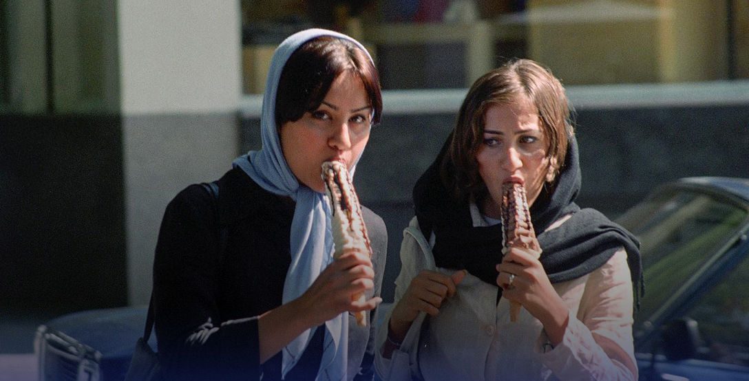 قاب تاریخ| بستنی خوردن تهرانی‌ها، عکس یادگاری زنان قجری و نگاه عاشقانه اردشیر به الیزابت