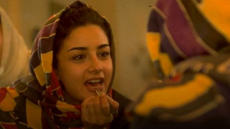 قاب تاریخ| کودکی لاله مرزبان، تبلیغ جالب توشیبا، طاووس کاخ گلستان و ‌تهران دهه ۷۰