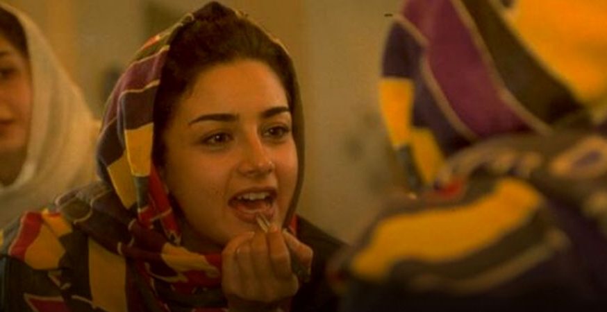 قاب تاریخ| کودکی لاله مرزبان، تبلیغ جالب توشیبا، طاووس کاخ گلستان و ‌تهران دهه ۷۰