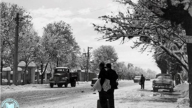 قاب تاریخ| عکس دیده نشده از شبنم مقدمی و محسن تنابنده، زمستان ‌پربرف تهران‌، کودکی میترا رفیع و کلیسای وانک