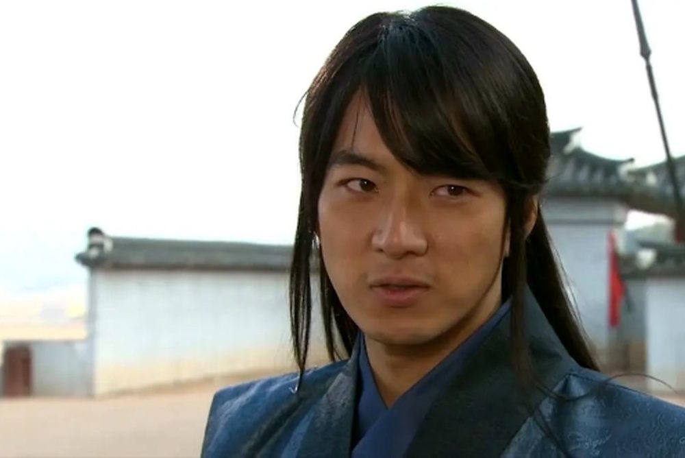 تصویری شوکه کننده از تغییر چهره سونگ ایل گوک بازیگر «جومونگ» در ۵۴ سالگی!