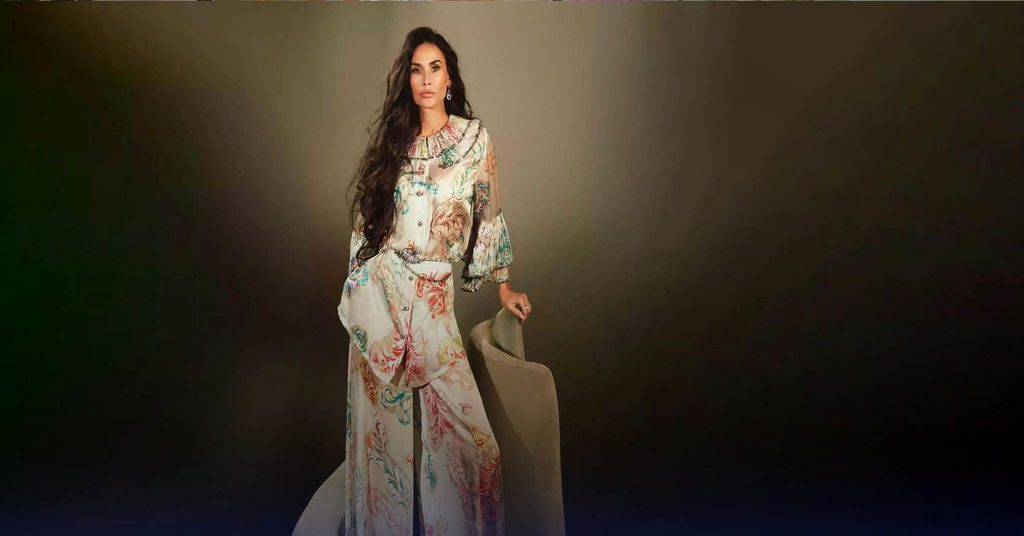 قاب امروز| انتخاب دمی مور ۶۲ساله به عنوان «زیباترین زن دنیا» در سال ۲۰۲۵