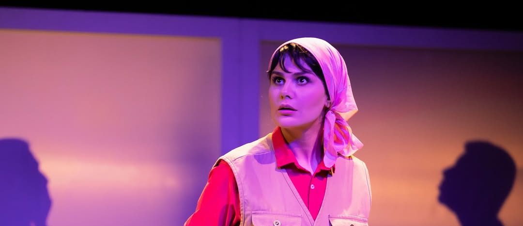 قاب امروز| سیدجواد هاشمی در جشن تولد آنچنانی پرویز برومند‌؛ رز رضوی در تئاتر ‌«به یک قاتل ساده نیازمندیم»‌