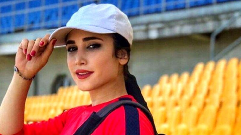 نگاه روز | عکس های فائزه نسائی و تمریناتش با لباس ورزشی چسبان در پارک جنگلی