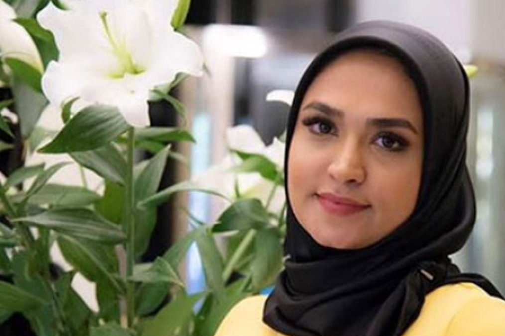 اعتراض خانم مجری صداوسیما به برنامه احسان علیخانی : شوخی های جنسی بین زن و مرد…./ رقص هم برای خانم بازیگران آزاد  … / پول مفتی که به ….