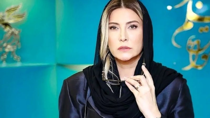 میز رنگارنگ و ایتالیایی فریبا نادری همراه با مادر و برادر جنتلمنش در یک رستوران باکلاس/ پیتزا و موهیتو با دیزاین شیک+عکس