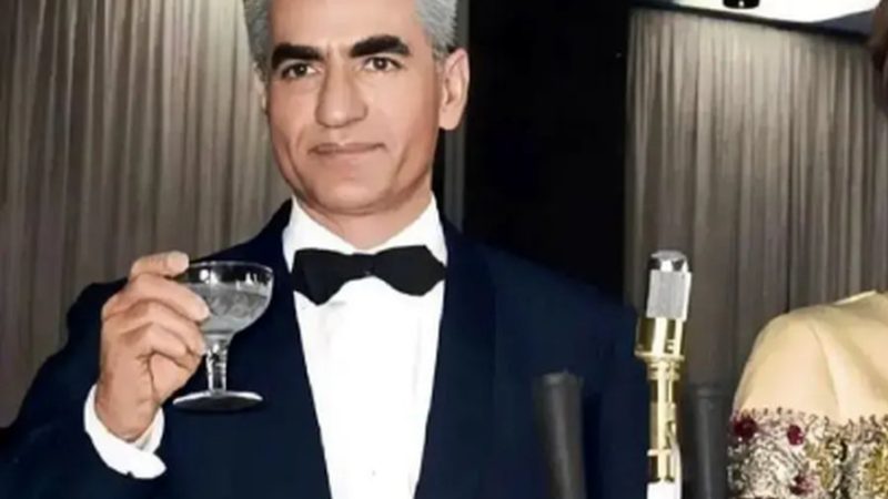 عکس سفر در زمان / محمدرضا پهلوی و فرح دیبا در کنسرت با شکوه پاریس / سال ۴۳