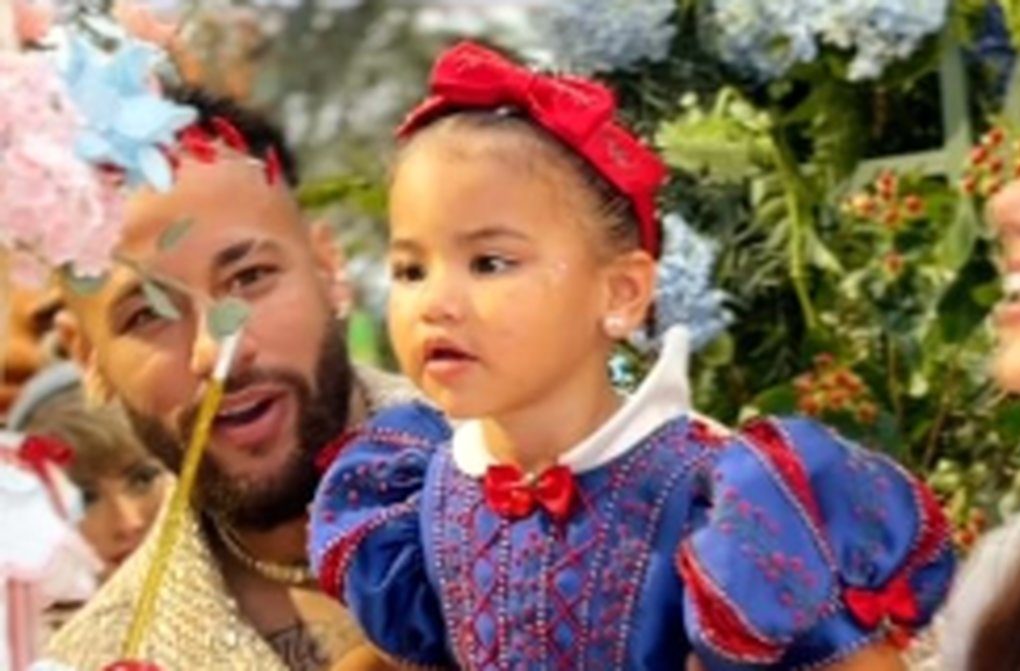 عکس/ کیک تولد مجلل ماوی دختر نیمار و برونا بیانکاردی با خلاقیت تحسین برانگیز اُوستا قنّاد در طراحی کیک 5طبقه/ مبارکا باشه