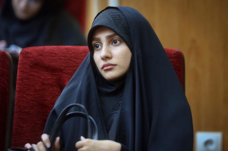 بیوگرافی فاطمه افشاریان شاعر و مجری ایرانی