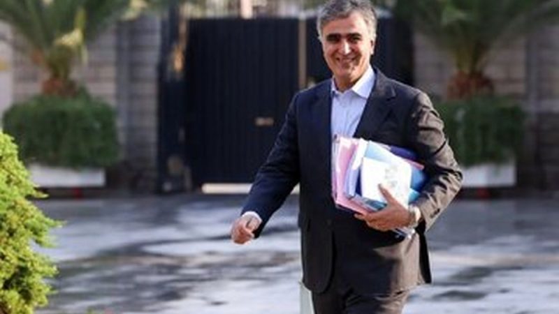فرزین از ریاست بانک مرکزی دست نمی‌کشد / وزیر اقتصاد نمی تواند با او کار کند
