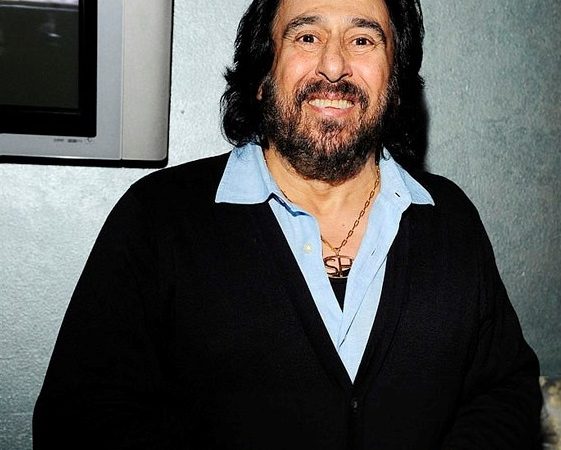 بیوگرافی شهرام شب پره  + ماجرای دعوا با سیاوش قمیشی تا کتک خوردن در مالزی و ایست قلبی در اجرا