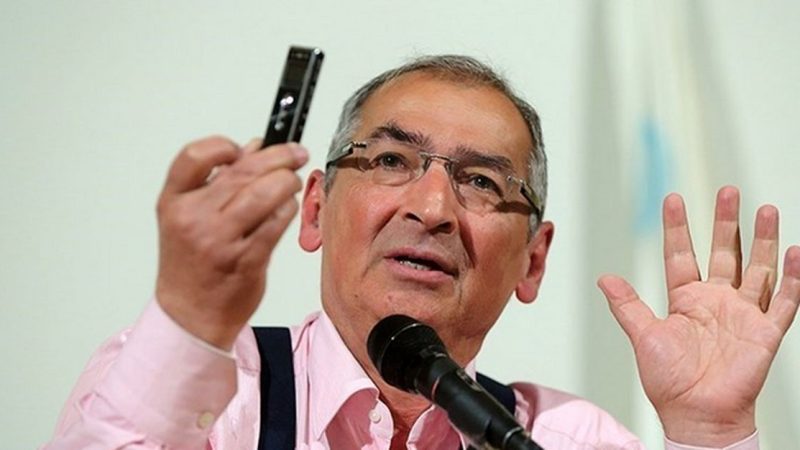 زیباکلام در گفتگو با مجید واشقانی: اولین نفری هستم که لباس نظامی می‌پوشم و به جبهه می‌روم