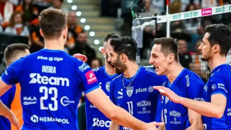 لبخند رضایت رئیس مشهور باشگاه عبادی‌پور