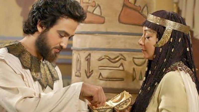 مصطفی زمانی بازیگر سریال یوسف پیامبر: اشتباه کردم که از زلیخا فرار کردم/ اگر الان باشه در نمیرم می ایستم و به صورت زلیخا نگاه می کنم+فیلم