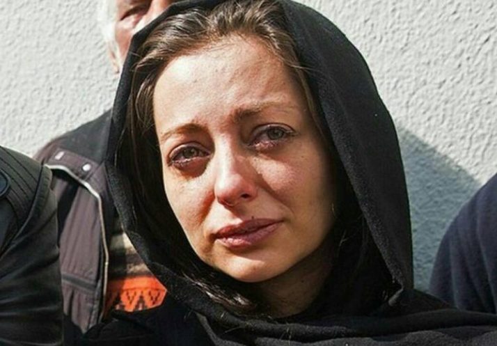 نفیسه روشن:پیشنهاد غیراخلاقی را با چشم خودم دیدم…کارگردان سرشناسی به من گفت: اگر 23 میلیارد بیاوری، می‌برمت جشنواره کن! مانده بودم با اجاره‌خانه‌ام چه کنم، چه برسد به 23 میلیارد!